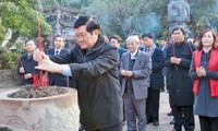 越南国家主席张晋创视察宁平省和河南省